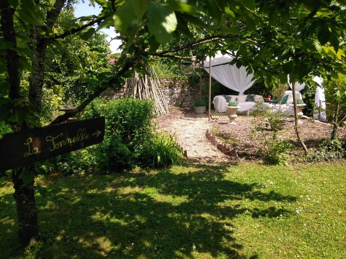 Le Clos De La Vigneronne Bed & Breakfast Messas